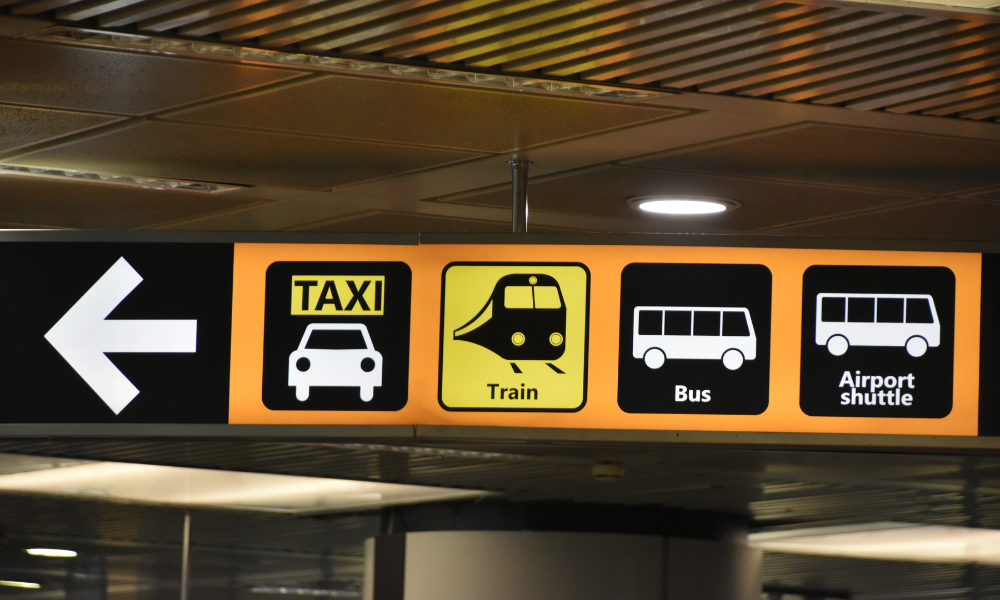 Transporte público hasta BER: cómo llegar al aeropuerto rápido y sin estrés – desde todos los barrios de Berlín